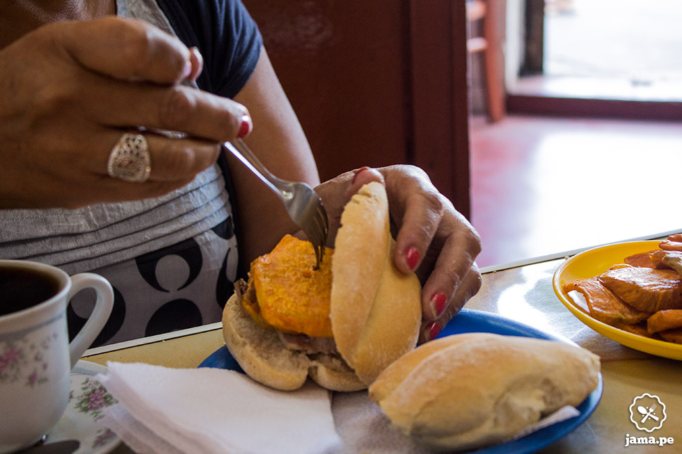 chicharroneria-chicharrones-cercado-lima