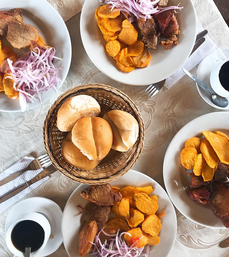 Lurin: Chicharrones y Pachamanca en Tanpu Wasi